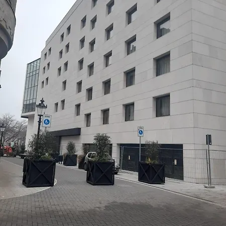 Oda ve Kahvaltı Sobe Teatar 4 Subotica
