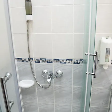 Oda ve Kahvaltı Sobe Teatar 4 *