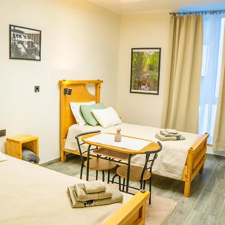 Teatar 4 Oda ve Kahvaltı *