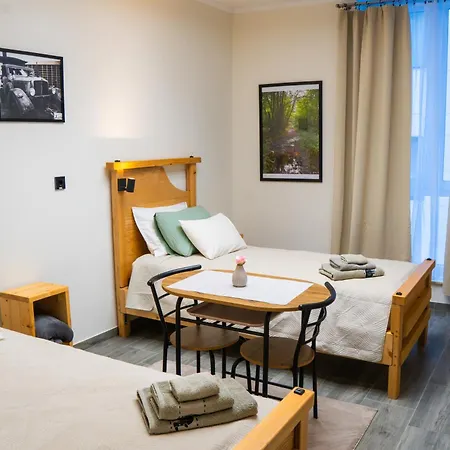 Teatar 4 Oda ve Kahvaltı Subotica