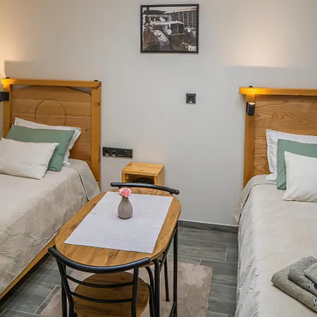 Teatar 4 Oda ve Kahvaltı *